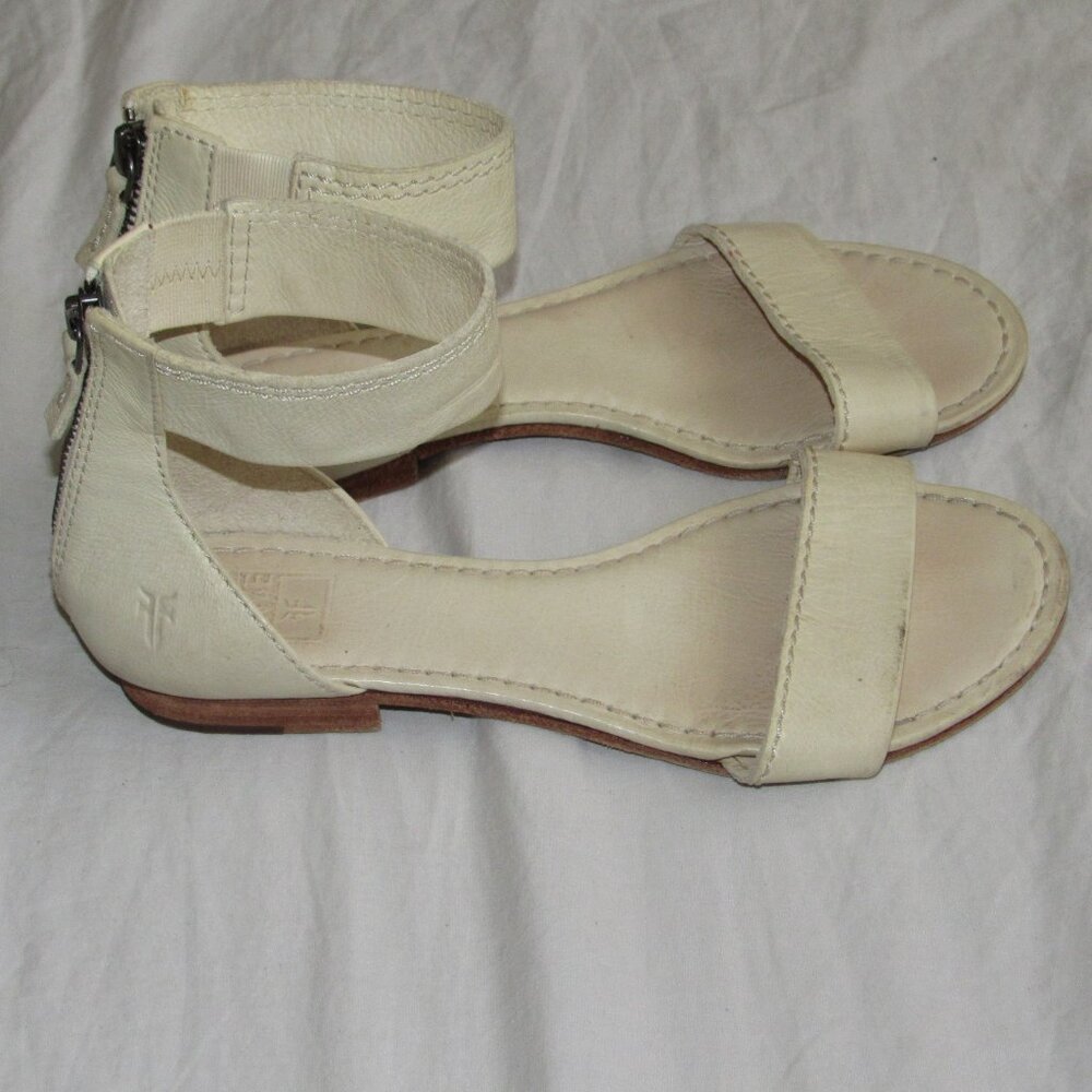 FRYE Carson Ankle Strap Ivory Off White Flat Sandals Open Toe Back Zip Size 7